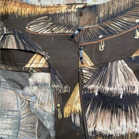 Farm Rio Brown Shuhu-print Pleated Shorts  Size Medium Resort Wear *FLAW* - Picture 5 of 5